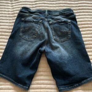 Silver Jeans Bermuda Jean shorts size 28